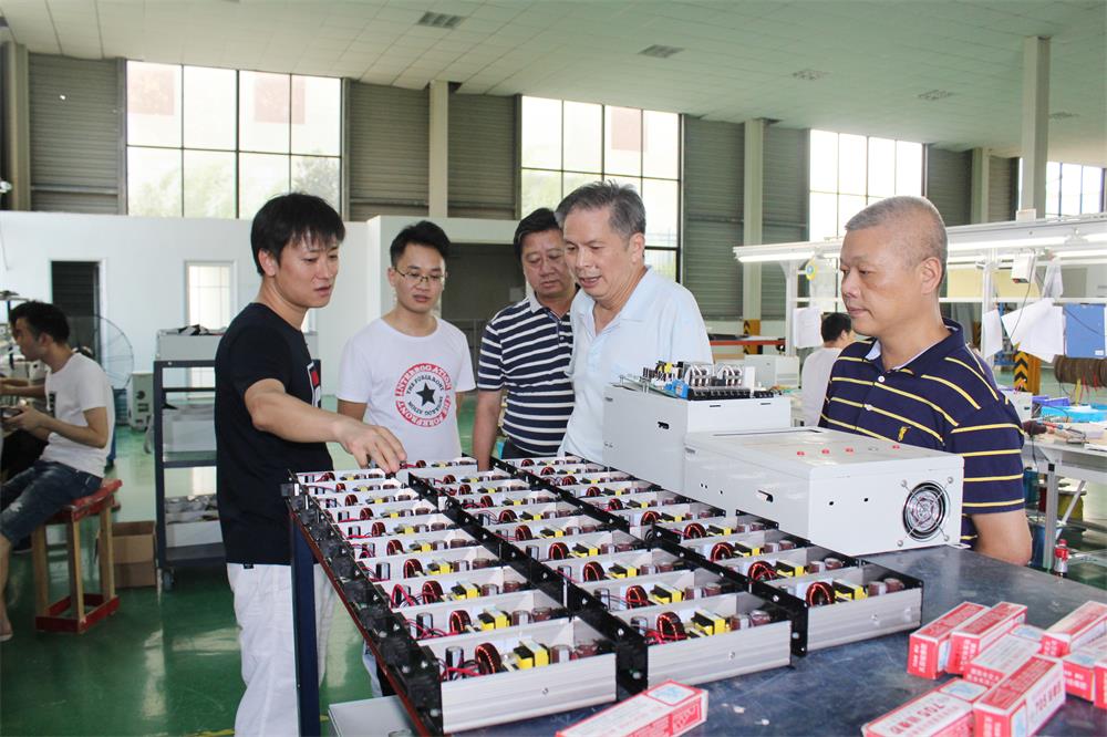 The leaders of the Municipal Economic and Information Technology Committee visit our company