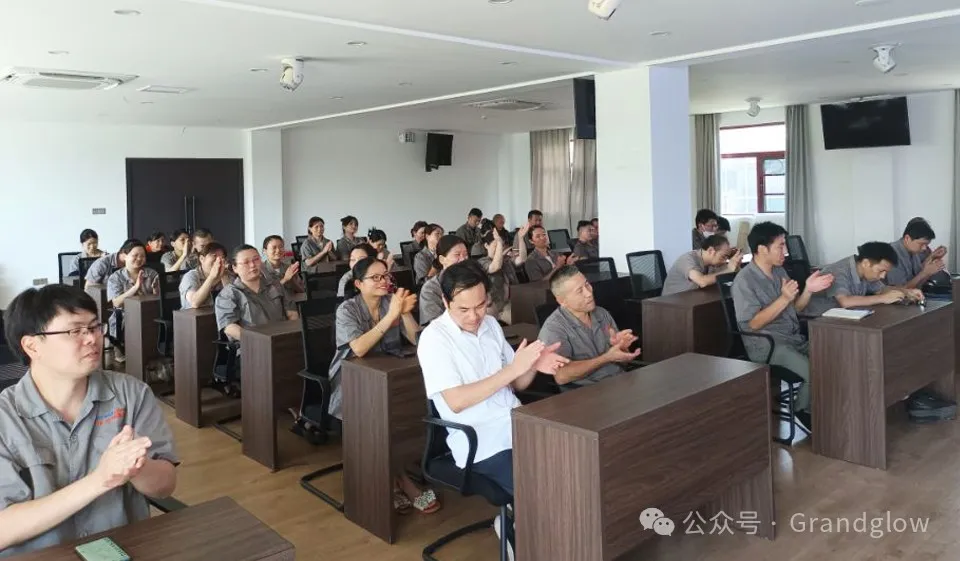 Staff meeting of August---Promoting production, Grasp safety and Frequent summary